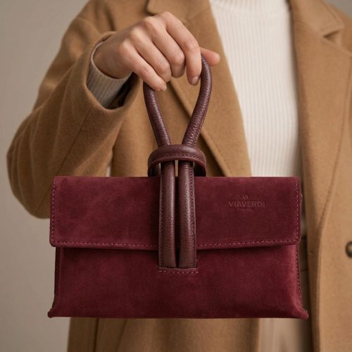 Clutch in camoscio bordeaux, di fronte